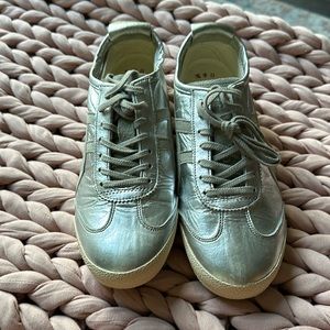Onitsuka Tiger - Silver BRAND NEW
MEXICO 66